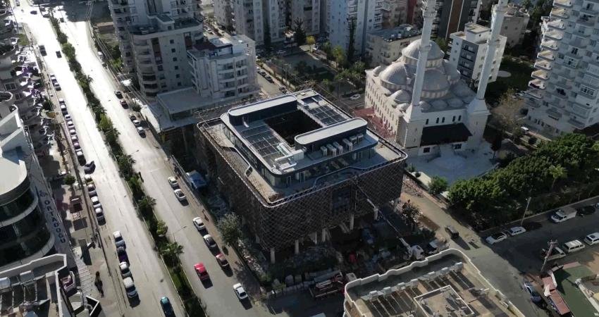Mezitli Belediye Başkanı Neşet Tarhan, Başkan Yardımcıları ve Birim Müdürleriyle