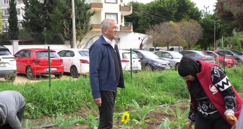 Mezitli Belediye Başkanı Neşet Tarhan, Solinova Üretici kadın Kooperatifi'ni ziyaret