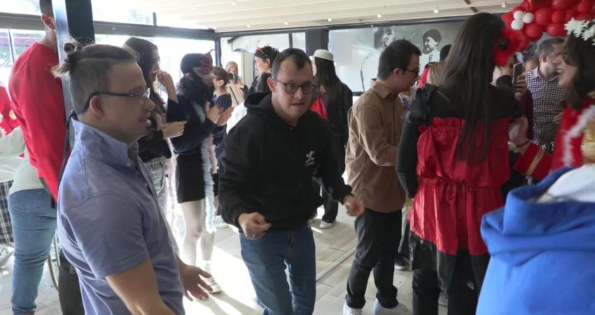 Muratpaşa Belediyesi, Adalya Vakfı Engelsiz Kafe’de özel çocuklar için yeni