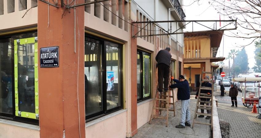 Ödemiş’te eski otogarda yer alan garaj kahvehanesi yeni bir çehreye