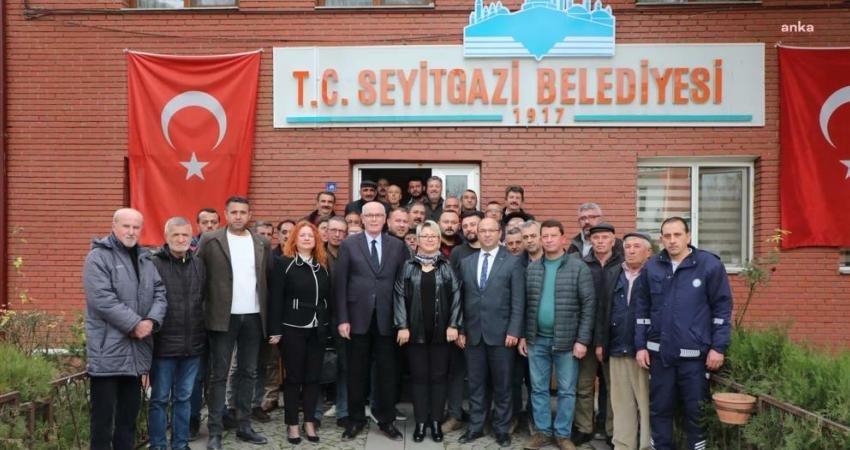 Odunpazarı Belediye Başkanı Kazım Kurt, Seyitgazi ve Mahmudiye’ye gitti. Burada