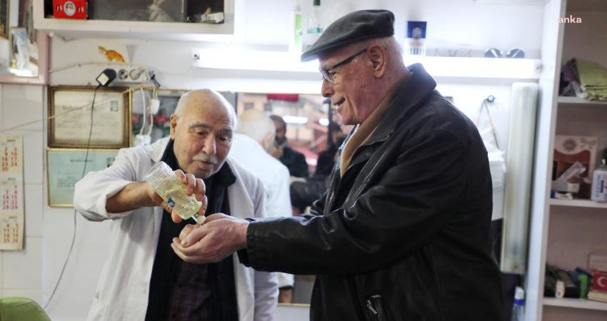 Odunpazarı Belediye Başkanı Kazım Kurt, Akcami Mahallesi’nde kurulan Perşembe Pazarı'nı