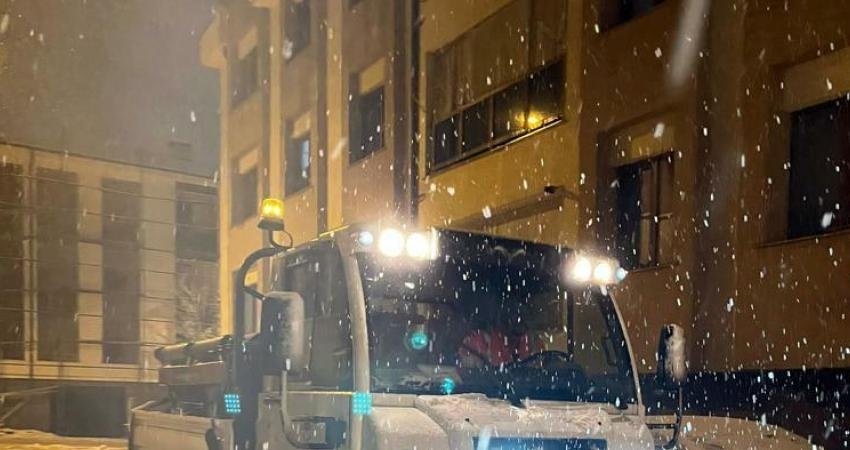 Odunpazarı Belediyesi Karla Mücadele Ekipleri çalışmalarına tüm hızıyla devam ediyor.