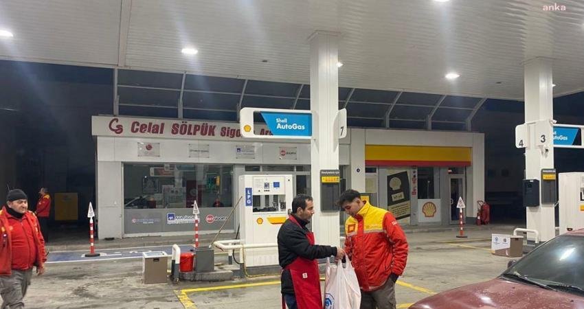 Odunpazarı Belediye Başkanı Kazım Kurt, yılbaşında mesaide olan emekçileri unutmadı.