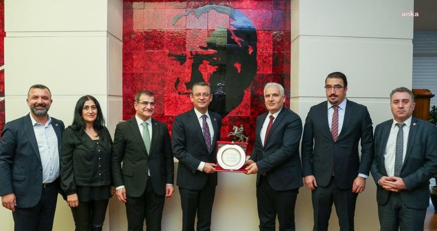 Özgür Özel, Anadolu Güçbirliği Konfederasyonu Yönetim Kurulu Başkanı Akyüz ile Bir Araya Geldi CHP Genel Başkanı Özgür Özel, Anadolu Güçbirliği Konfederasyonu Yönetim Kurulu