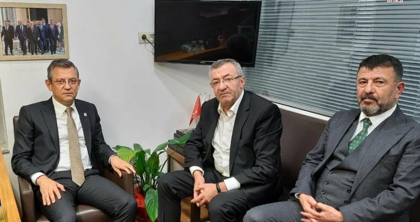 CHP Özgür Özel, "Değerli babası Kazım Altay'ı kaybeden İstanbul Milletvekilimiz,