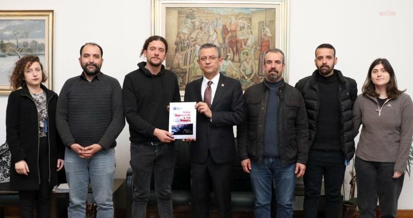 CHP Genel Başkanı Özgür Özel, Hatay Depremzede Derneği'nin yöneticileriyle bir araya