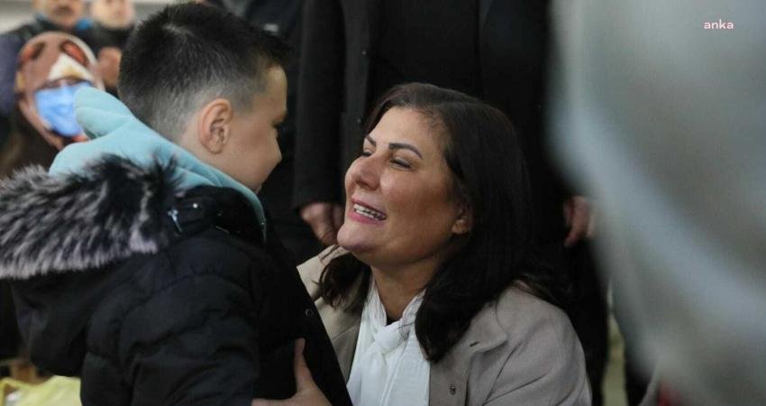 Aydın Büyükşehir Belediye Başkanı Özlem Çerçioğlu, Yenipazar'da vatandaşlarla ve pazar