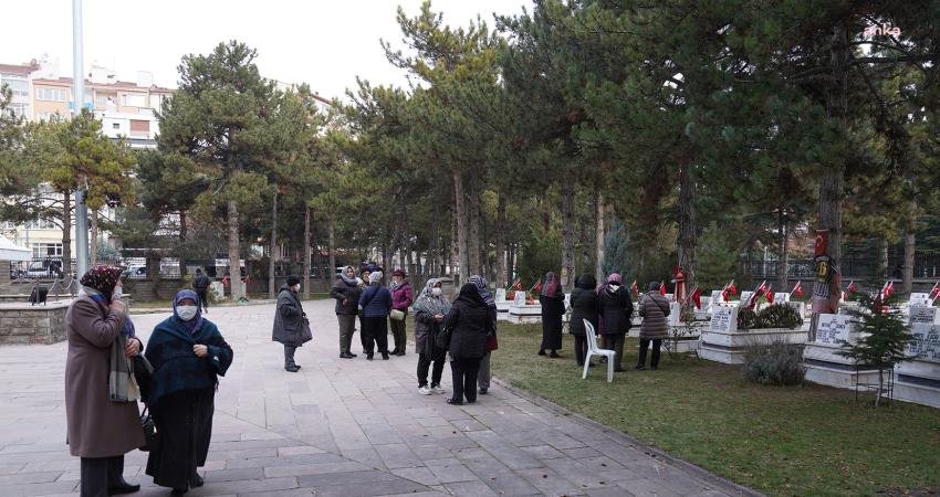 Tepebaşı Belediyesi Belde Evi sakinleri, belediye çalışmalarının tanıtıldığı hizmet turları