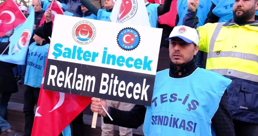 Tes-İş Sendikası Eskişehir Şubesi, ücret adaletinin sağlanması talebiyle eylem yaptı.
