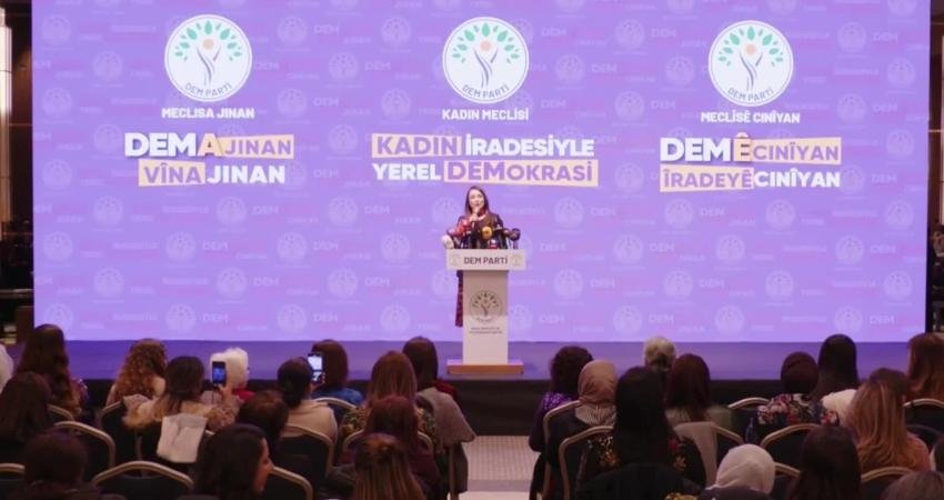DEM Parti Eş Genel Başkanı Tülay Hatimoğulları, Diyarbakır'da düzenlenen kadın