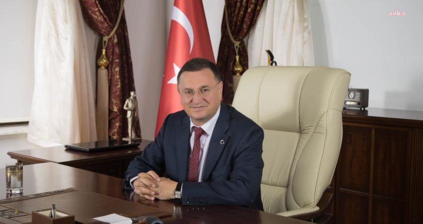 Yeniden Aday Gösterilen Lütfü Savaş: “Söz Verıyorum, Tüm Acılara Rağmen Kadim Şehrimizde Yine Aynı Sofralarda Tüm Renklerimizle Buluşacağız” CHP Parti Meclisi tarafından yeniden aday gösterilen Hatay Büyükşehir Belediye