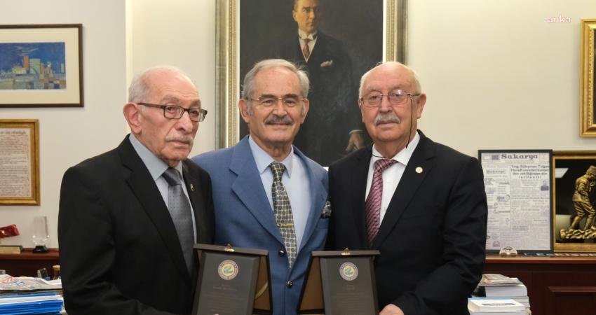 Eskişehir Büyükşehir Belediye Başkanı Yılmaz Büyükerşen, uzun yıllardır muhtarlık görevini
