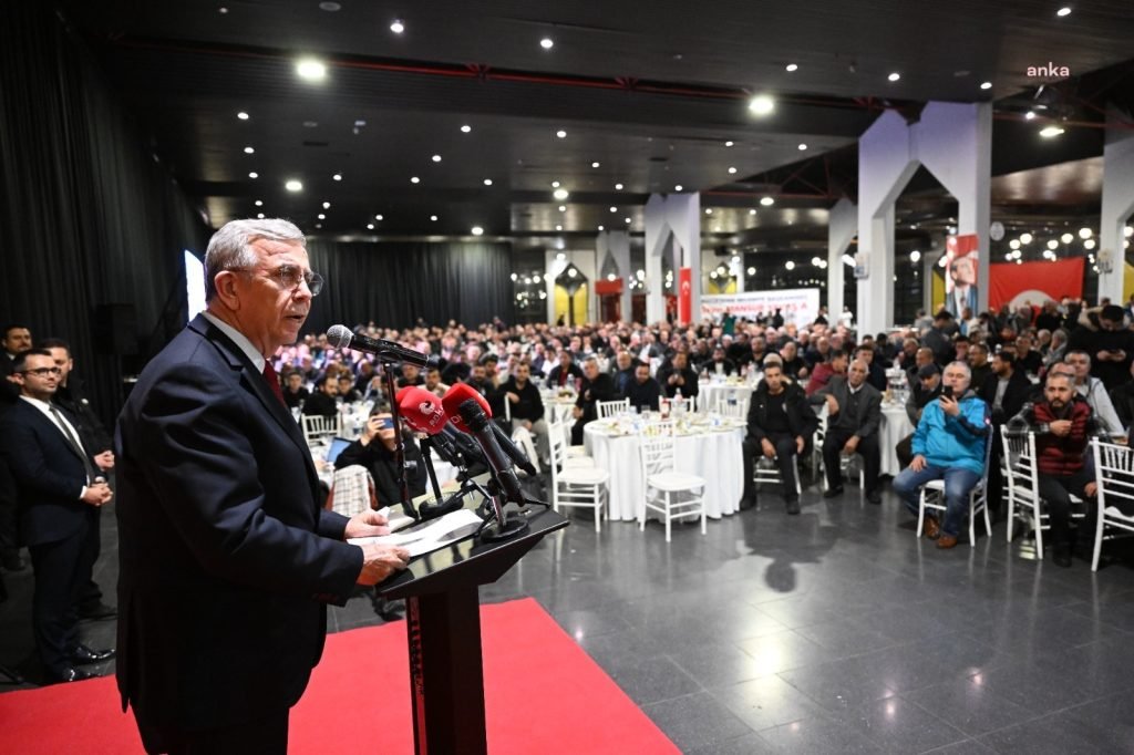mansur-yavas-ankara-soforler-esnaf-ve-sanatkarlar-odalari-birligi-yonetimi-ve-ankaradaki-taksi-soforleriyle-bulustu