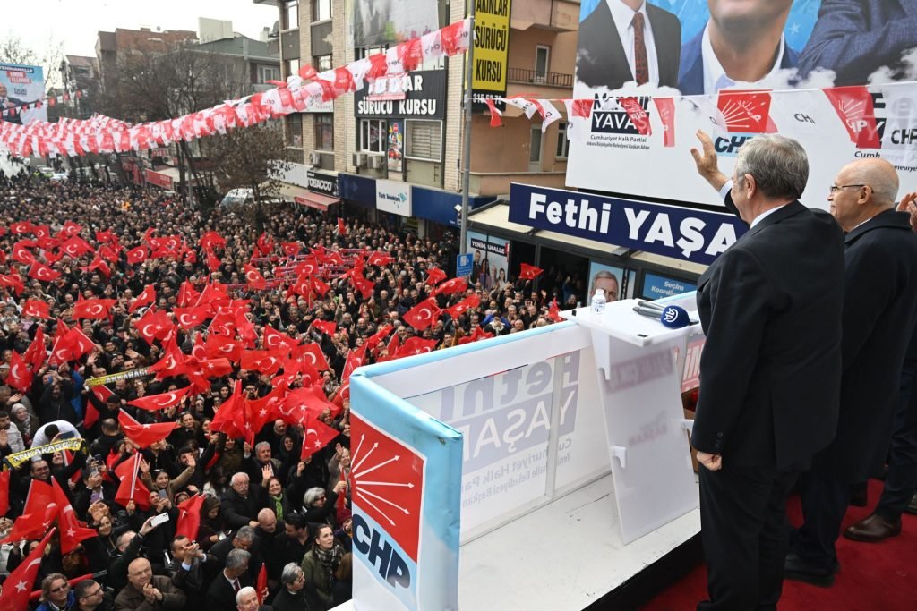 mansur-yavas-yenimahallede-soylemistik-biz-size-belediyeciligi-ogretecegiz-diye-belediyenin-plastikten-betondan-ibaret-olmadigini-yuzlerce-defa-soyledik-once-insan-icin-variz