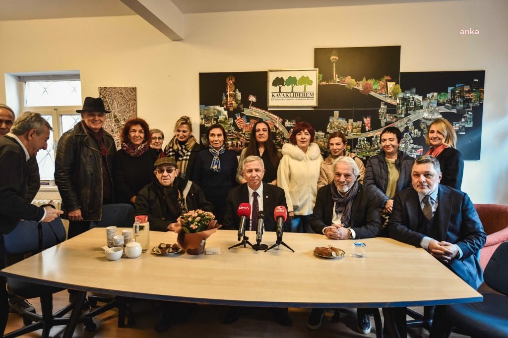 mansur-yavas-tunali-hilmi-caddesinde-esnaf-ve-vatandasla-bulustu