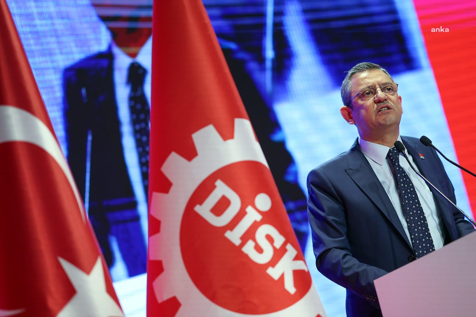 CHP Genel Başkanı Özgür Özel, DİSK Genel Kurul toplantısına katıldı.