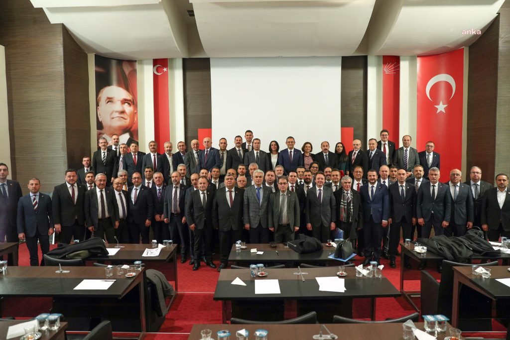 chp-genel-baskani-ozgur-ozel-il-baskanlari-toplantisina-katildi