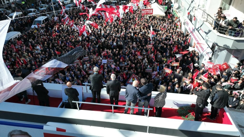 mansur-yavas-mamakta-eger-bir-belediye-baskani-kendi-ilcesinde-destege-ihtiyaci-olanlari-bilmiyorsa-orada-nasil-yoneticilik-yapiyor-hodri-meydan-cevre-bakanligindan-mi-alacak-nereden