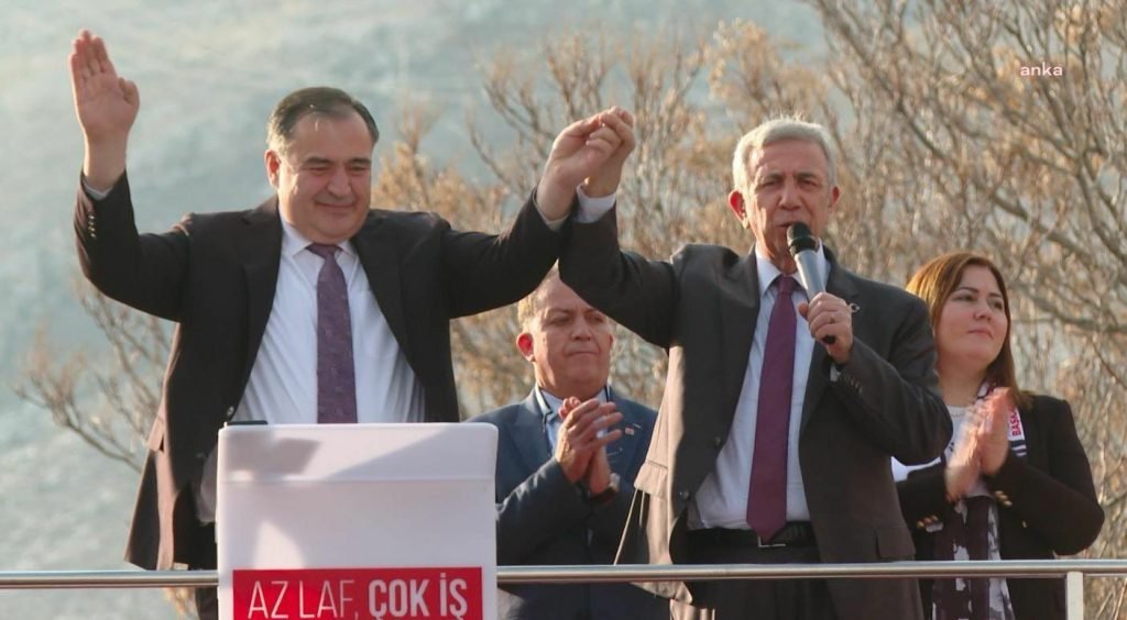 mansur-yavas-cayirhanda-cop-projelere-para-harcarsaniz-kendi-ilcenizde-yasayan-destek-ihtiyaci-olanlari-gozunuz-gormez