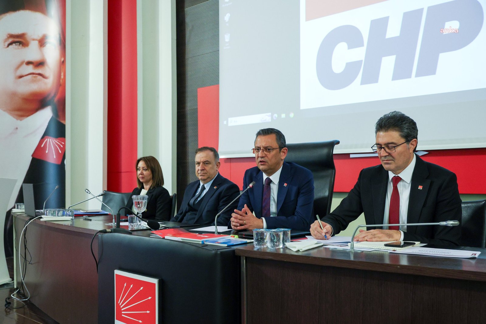 CHP Genel Başkanı Özgür Özel, CHP Genel Merkezi’nde düzenlenen İl