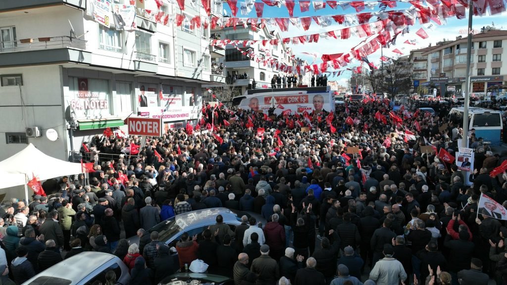 mansur-yavas-mamakta-eger-bir-belediye-baskani-kendi-ilcesinde-destege-ihtiyaci-olanlari-bilmiyorsa-orada-nasil-yoneticilik-yapiyor-hodri-meydan-cevre-bakanligindan-mi-alacak-nereden