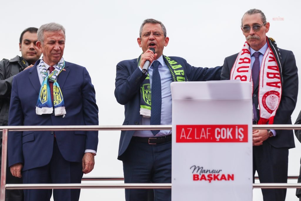 mansur-yavas-biz-protein-yardimi-yapiyoruz-o-but-veriyormus-tavuk-budu-oldugu-ortaya-cikti-o-da-15-kisiye-kendi-belediyesinde-50-bin-destek-alan-aile-var-keciorende-sadece-yardim-2-bin-500-k
