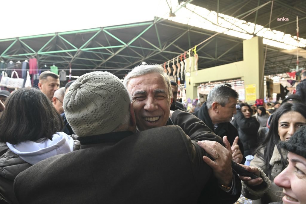mansur-yavas-sihhiye-yenisehir-pazaryerinde-esnaf-ve-yurttaslarla-bir-araya-geldi