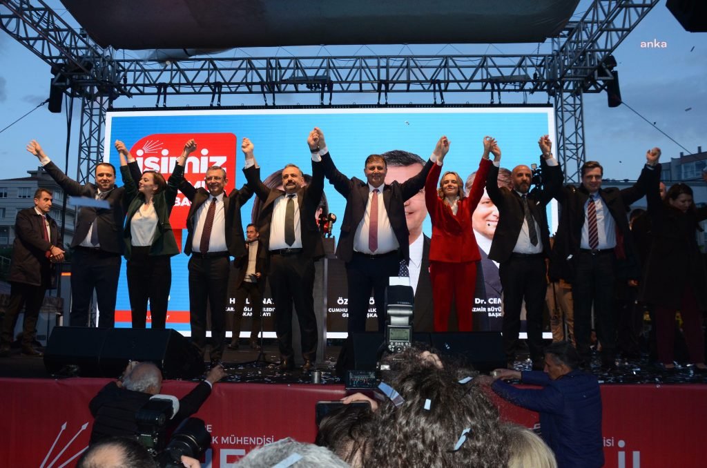ozgur-ozel-karabaglarda-halkla-bulustu