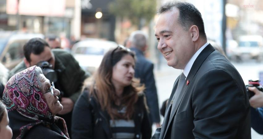 Akhisar Belediye Başkanı Besim Dutlulu, esnafla ve vatandaşlarla buluşmaya devam