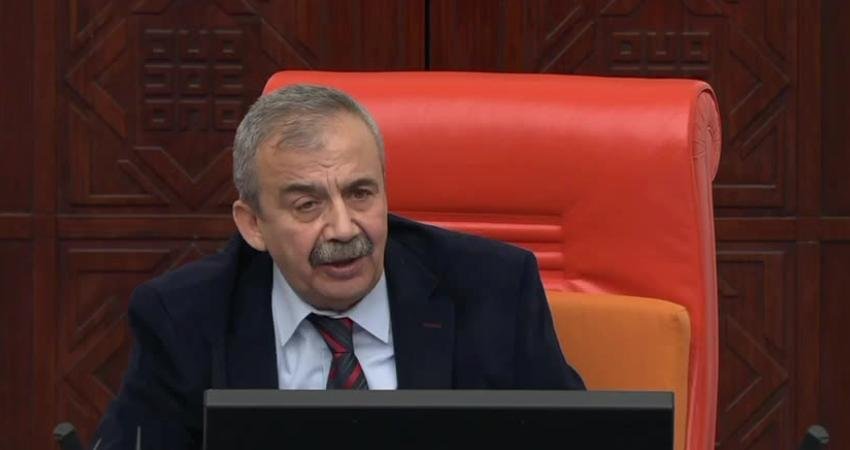 Ali Mahir Başarır’dan AKP’ye Erzincan Madeni Tepkisi: “Murat Kurum, 2022’de Bu Felaketin Geldiği Yerin ÇED Raporuna ‘Gerek Yoktur’ Demiş” CHP Grup Başkanvekili Ali Mahir Başarır, TBMM Genel Kurulu’nda; "İstanbul’a
