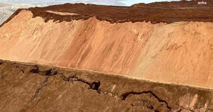 OG&Uuml;N AKKAYA Erzincan&rsquo;ın İli&ccedil; il&ccedil;esinde toprak kaymasının meydana geldiği altın