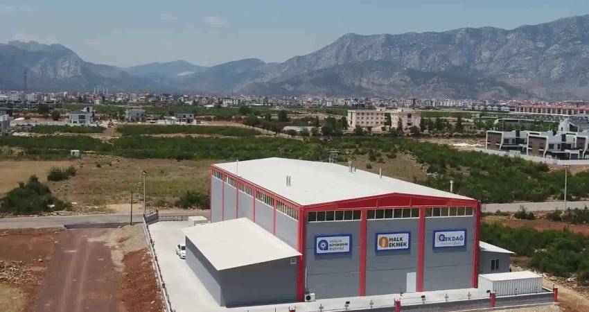 Antalya Büyükşehir Belediyesi, halkı uygun fiyatlı ekmekle buluşturmaya devam ediyor.