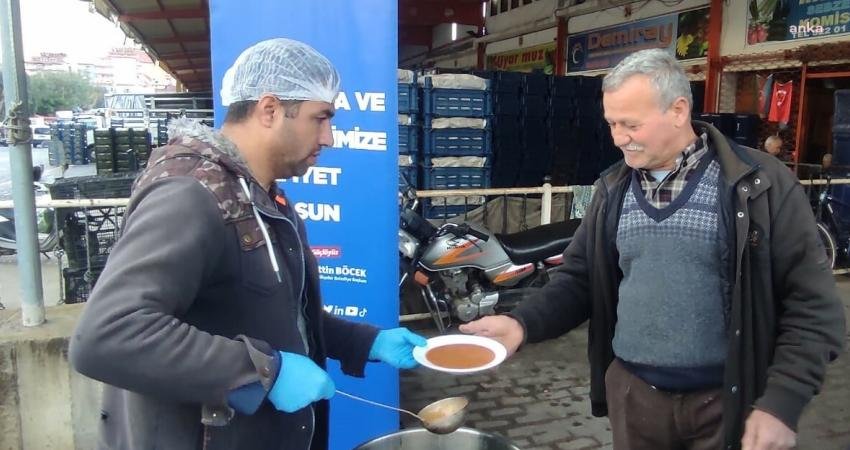 Antalya Büyükşehir’den Alanya Toptancı Hali Esnafına Çorba İkramı Antalya Büyükşehir Belediyesi, Alanya Toptancı Hali esnafı ve çalışanlarına çorba