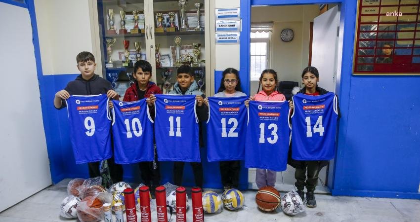 Antalya B&uuml;y&uuml;kşehir Belediyesi, 13 il&ccedil;ede 80 okula spor malzemesi desteği