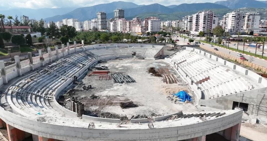 Antalya B&uuml;y&uuml;kşehir Belediyesi tarafından il&ccedil;eye yeni bir stadyum kazandırmak i&ccedil;in