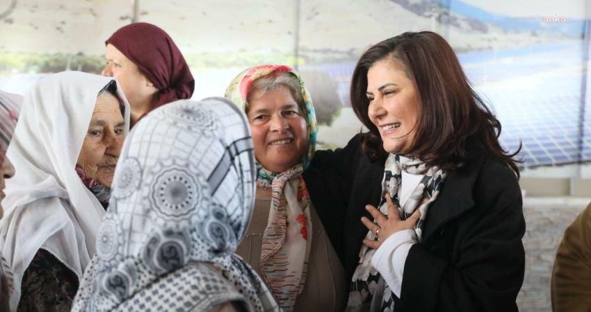 Aydın Büyükşehir Belediye Başkanı Özlem Çerçioğlu, Kuyucak Pazarı'nda vatandaşlarla bir