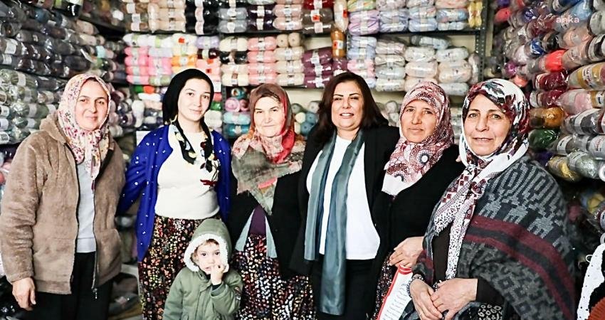 Aydın Büyükşehir Belediye Başkanı Özlem Çerçioğlu, Köşk Pazarı’nı ziyaret ederek,