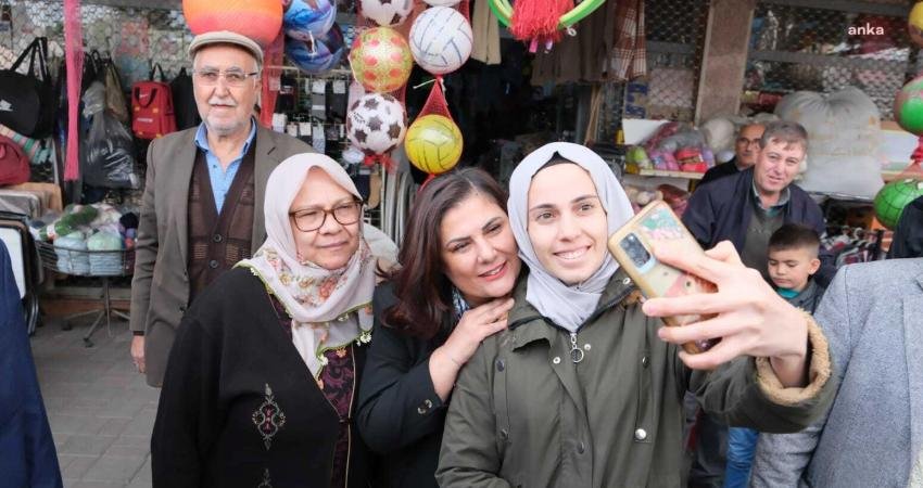 Aydın B&uuml;y&uuml;kşehir Belediye Başkanı &Ouml;zlem &Ccedil;er&ccedil;ioğlu, Umurlu Pazarı’nda vatandaşlarla bir