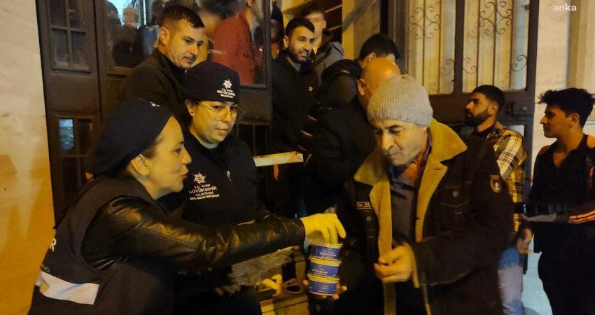 Aydın B&uuml;y&uuml;kşehir Belediyesi, Berat Kandili’nde vatandaşlara helva ikram etti. Aydın