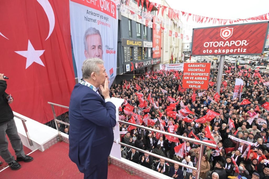 mansur-yavas-biz-protein-yardimi-yapiyoruz-o-but-veriyormus-tavuk-budu-oldugu-ortaya-cikti-o-da-15-kisiye-kendi-belediyesinde-50-bin-destek-alan-aile-var-keciorende-sadece-yardim-2-bin-500-k