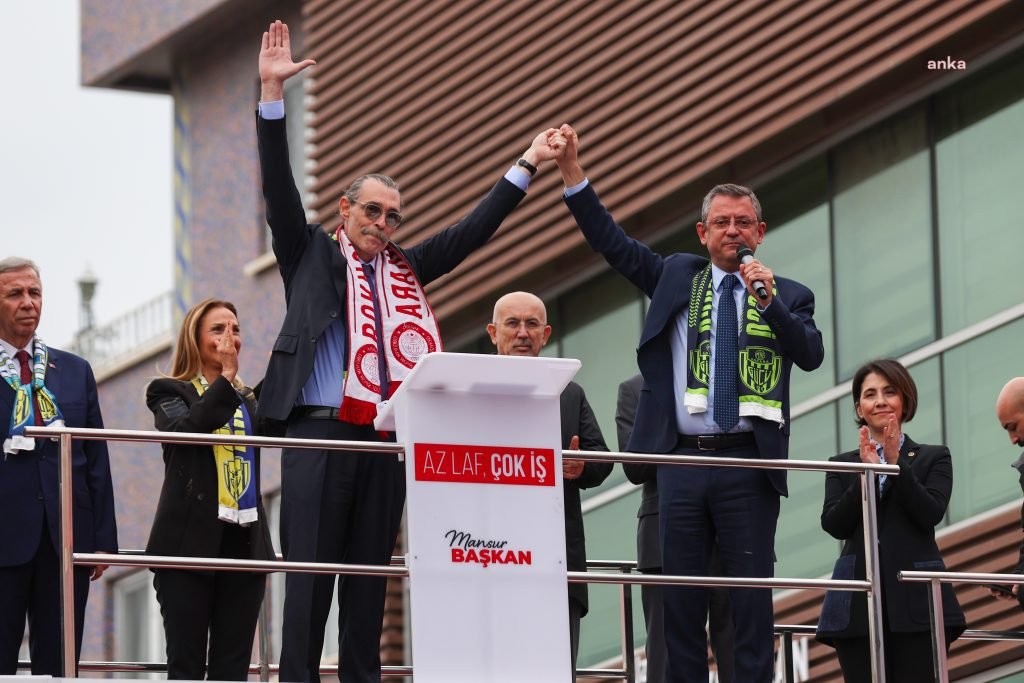 ozgur-ozel-bugun-herkes-sevdigine-kosturuyor-tayyip-bey-de-bugun-misira-gitmis-misirda-sisiye-kosturmus