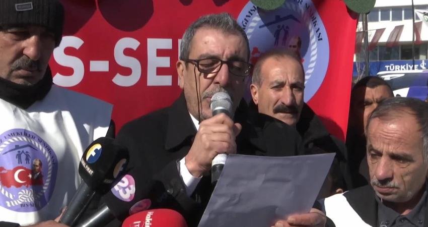 Bağımsız Emekliler Sendikası Elazığ Şubesi’nden Maaş Protestosu: “Emekliyi Sadakaya Muhtaç Ettiniz” Bağımsız Emekliler Sendikası (BES) Elazığ Şubesi üyeleri, dün 15 Temmuz