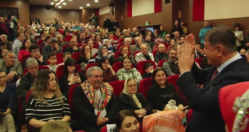 CHP İzmir B&uuml;y&uuml;kşehir Belediye Başkan Adayı Dr. Cemil Tugay, T&uuml;rk&uuml;lerle