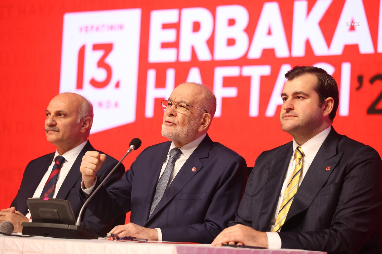 https://abone.ankahaber.net/static//video/49412863-f4d3-445d-bcec-d5c27a44d7ff-720.mp4 Saadet Partisi Genel Başkanı Temel Karamollaoğlu, Eski Başbakan Prof.