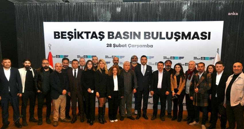 Beşiktaş Belediye Başkanı Rıza Akpolat, basın mensuplarıyla bir araya geldiği