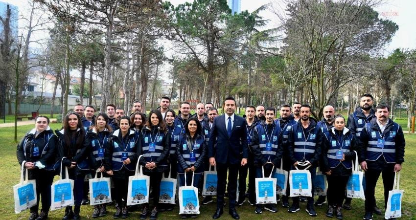 Beşiktaş Belediye Başkanı Rıza Akpolat, saha &ccedil;&ouml;z&uuml;m ekibiyle, haftanın ilk