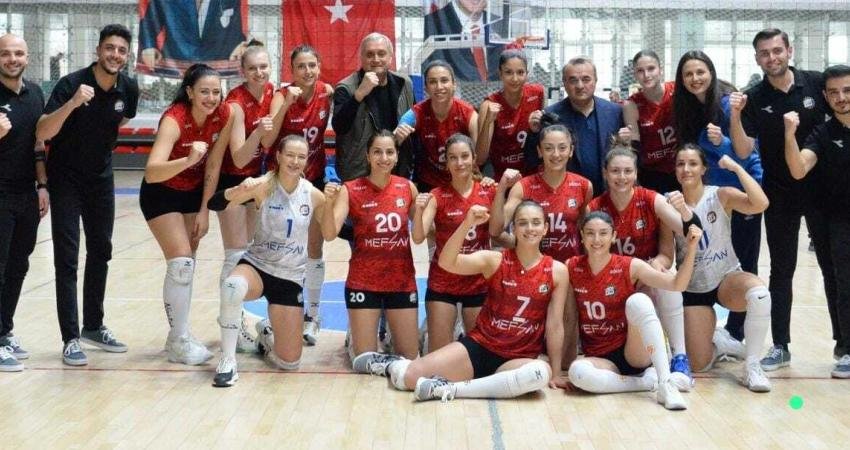 Bozüyük Belediyesi Eğitim ve Spor Kulübü Kadın Voleybol Takımı, kendi