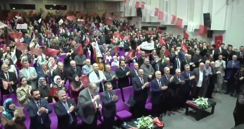 Trabzon&rsquo;daki aday tanıtım toplantısında konuşan BTP Genel Başkanı H&uuml;seyin Baş,