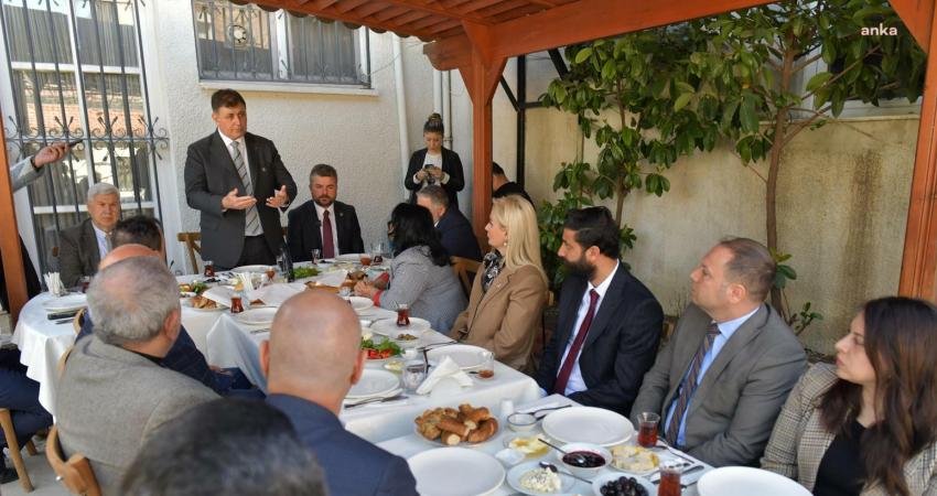 CHP İzmir B&uuml;y&uuml;kşehir Belediye Başkan Adayı Cemil Tugay, Buca Esnaf